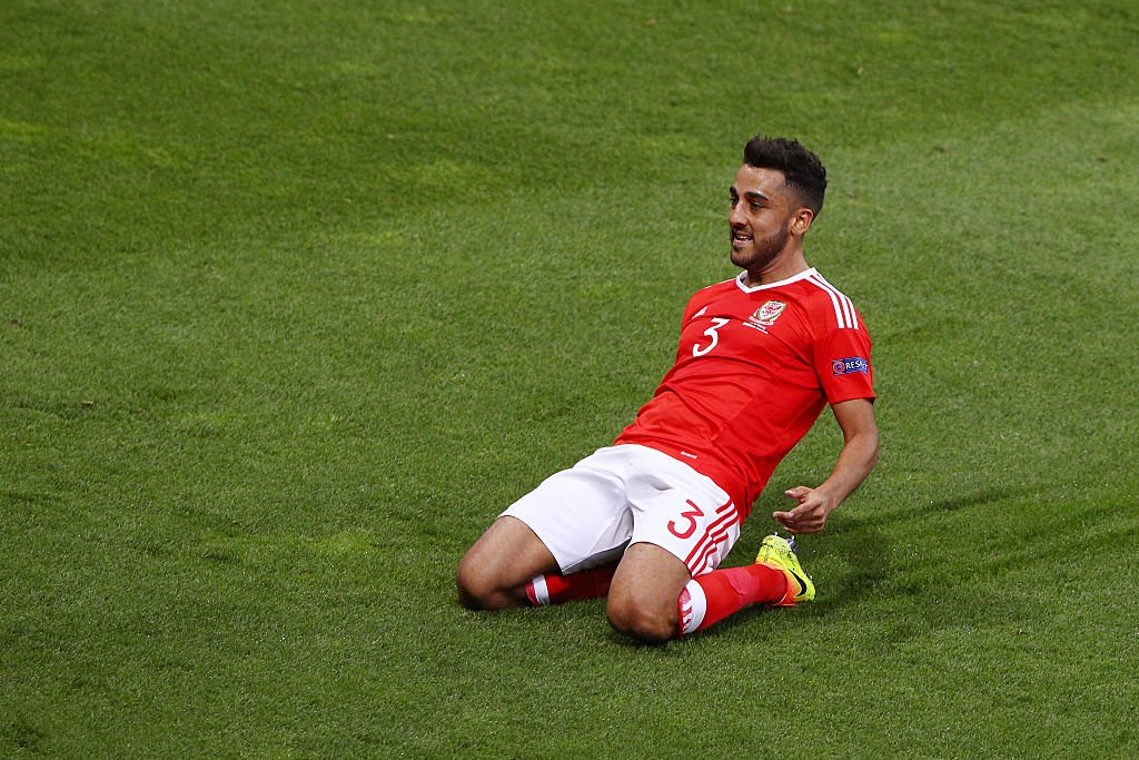 UEFAEURO's tweet image. Knee-slide, then pile-on.
...And repeat.
#WAL #RUSWAL