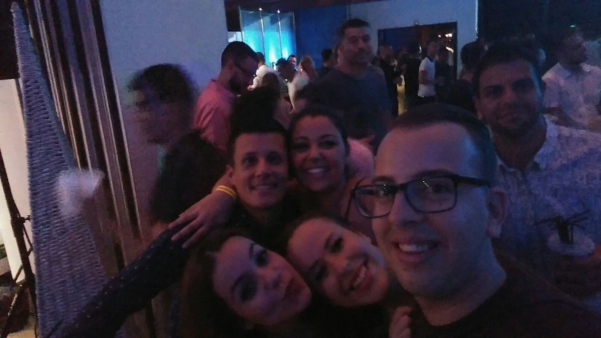 TariasE_'s tweet photo. Botellón salsero✋ https://t.co/S1tLvW6MS2