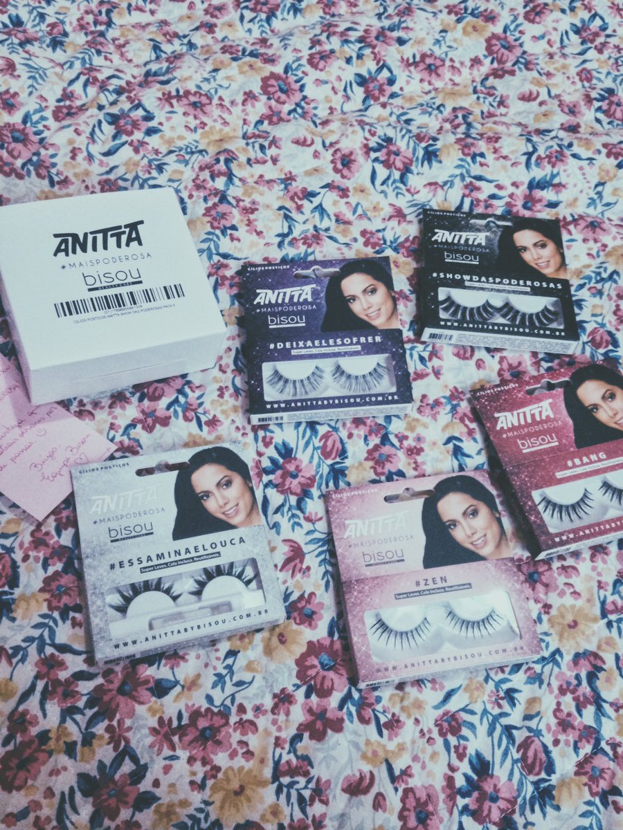 anittxsiegel's tweet photo. AAAAAAAAA OLHA OQUE CHEGOU DO SORTEIO QUE EU GANHEI!! 💖✨🙋 @Anitta arrasou nos cílios https://t.co/F96y35FlBJ