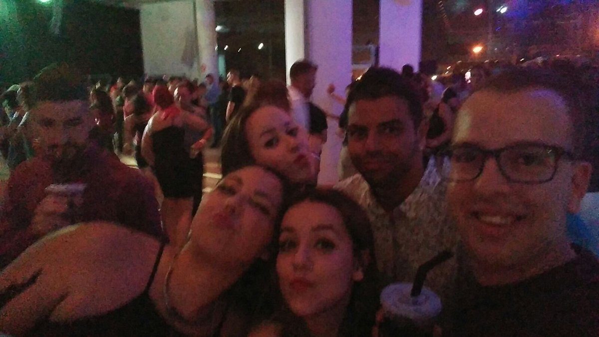 TariasE_'s tweet photo. Botellón salsero✋ https://t.co/S1tLvW6MS2