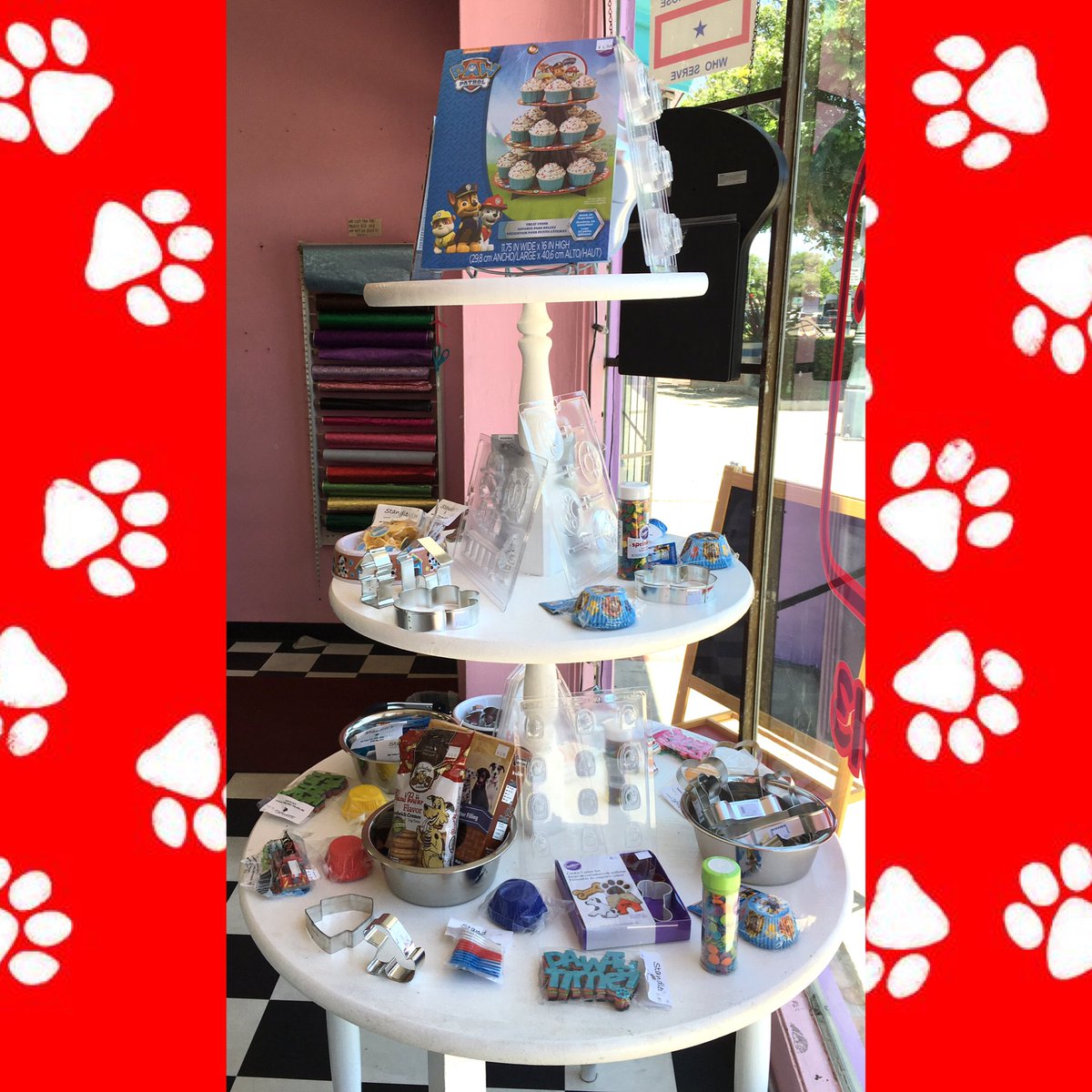 StandleesInc's tweet photo. Paw Partrol is perfect for your pawties! #PawPatrol #cupcakes #dogparty #kidsparty https://t.co/hhxeGZtMNk
