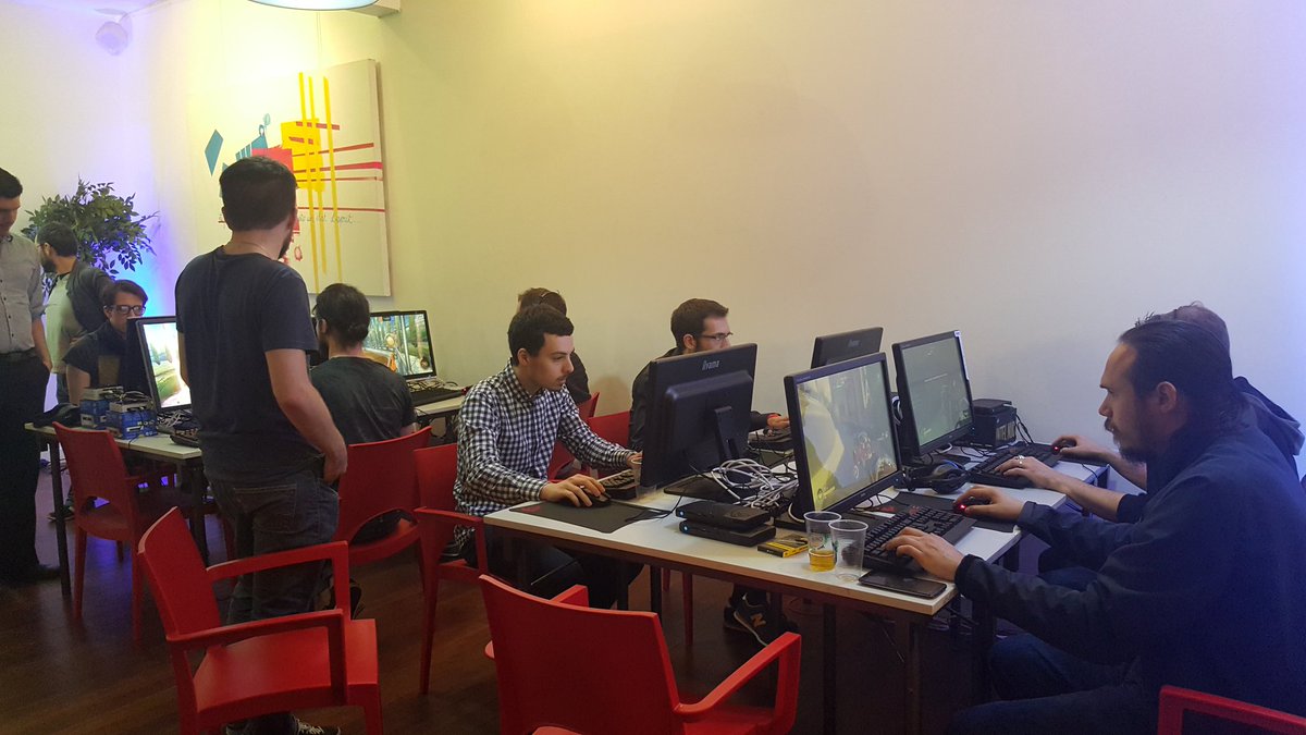 Imane_Maarouf's tweet photo. Intel Mini Night #NUC #IntelMiniPC @IntelFrance https://t.co/QrEa74UBwi