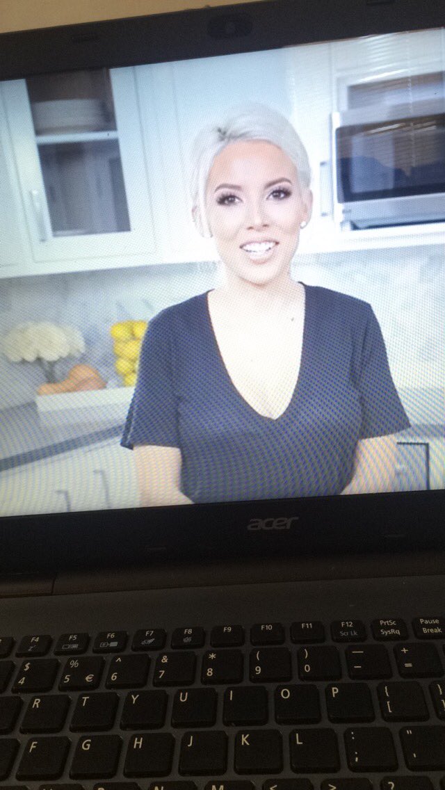 _francineee05's tweet photo. @FoodNetwork give @lustrelux her own cooking show! #CookingwithKaty https://t.co/oYbaJXJQe1