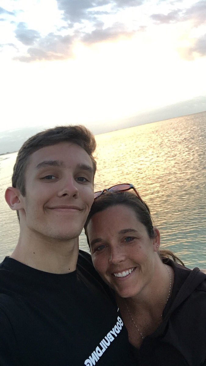 PetrowTyler's tweet photo. If only the ocean was as beautiful as my mom. 😍 https://t.co/3cdU26TsPT