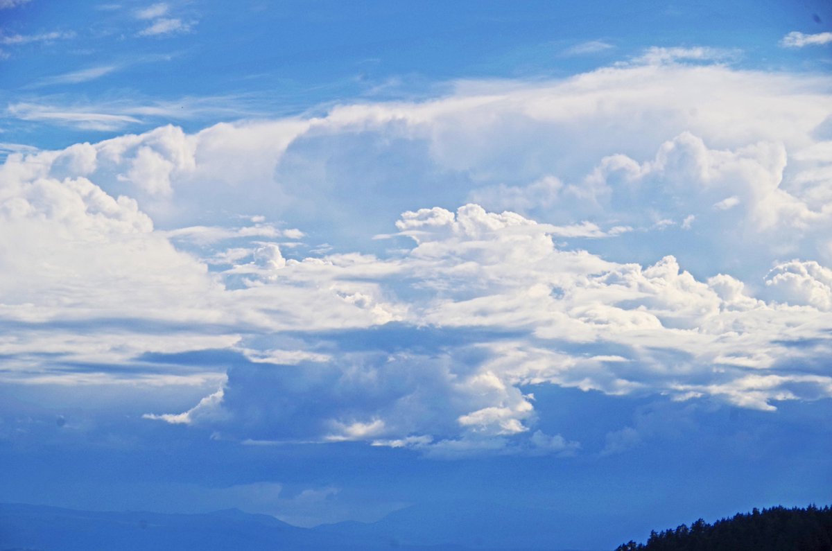 JohnSelma's tweet photo. @OnTheCoastCBC Still plenty of blue sky over Sechelt, but there are building clouds over Vancouver Island. https://t.co/M4SmjojbOc