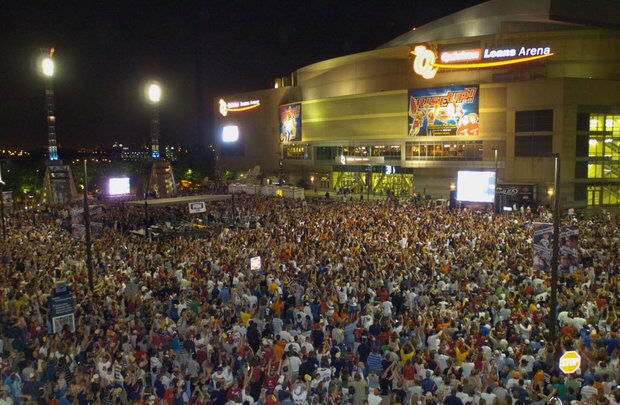 jack_cleary17's tweet photo. Find someone who loves you like Cleavlanders love Cleveland https://t.co/5piX2bGoMz