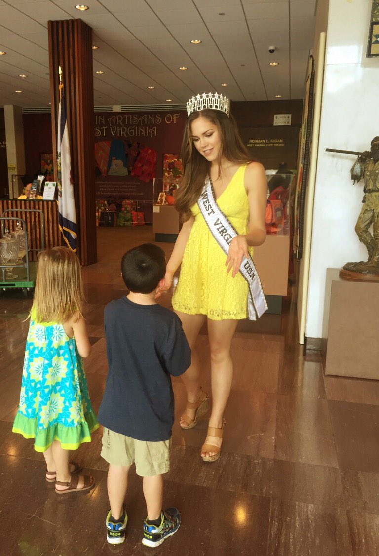 Sharing my love of West Virginia with some little mountaineers today 💛💙💛 #happybirthdaywv #WVDay #misswvusa