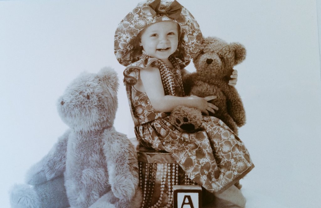 kenhowell56v's tweet photo. Reminiscing about my "little girl @alexaahowell at age 3 https://t.co/Ei2jDPCi8L