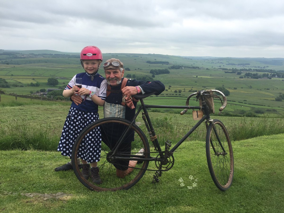 CyclingForGirls's tweet photo. An insight in2 r upcoming @EroicaBritannia blog.WOW!! What a fab wk'end. Met someone who had a @WheelVintage bike 2! https://t.co/U9mKGtu248