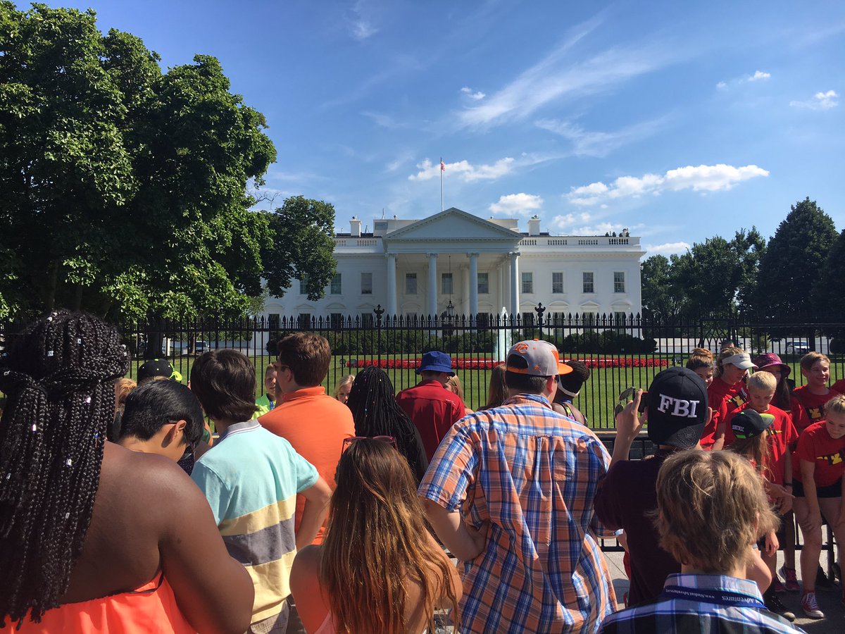 msms_sailors's tweet photo. White House and the Washington Monument. #MSMSDC2016 https://t.co/RTtuESREzB