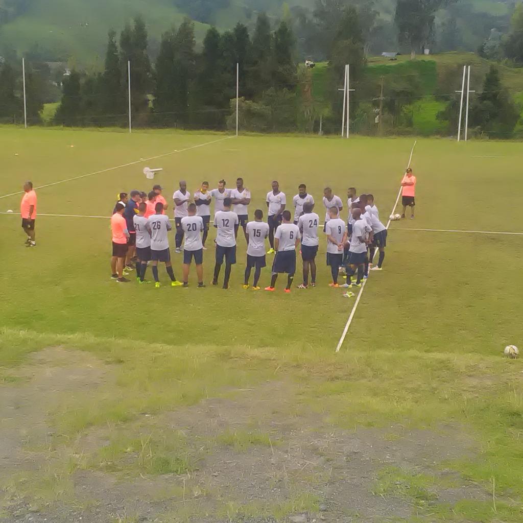 DeporPereiraFC's tweet photo. Pereira ya está listo para realizar la práctica de la tarde. https://t.co/xZETyt5ABv