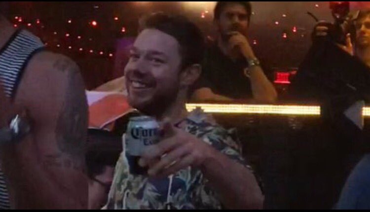 ericsports's tweet photo. Matthew Dellavedova celebrating vs. J.R. Smith celebrating https://t.co/WHfIrtYoCo
