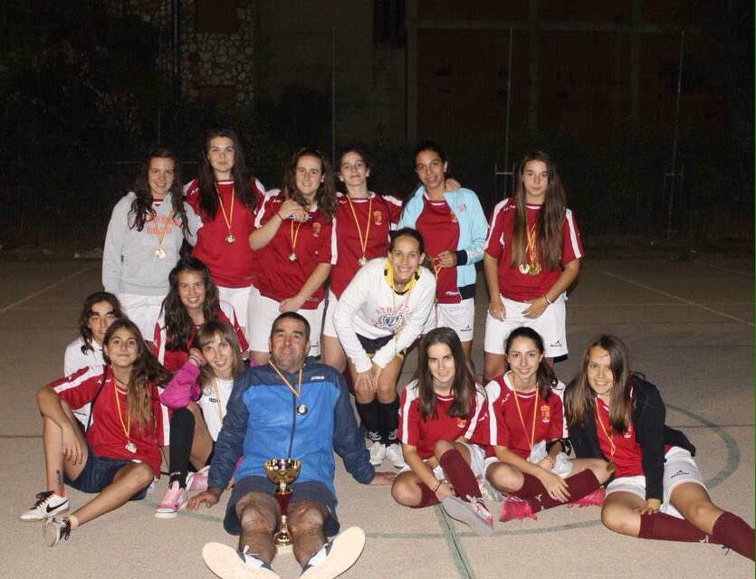 marta_alarcon10's tweet photo. El fútbol es la vida, lo demás son detalles. ⚽️💖 #FSFR https://t.co/ehDLN2PV6F