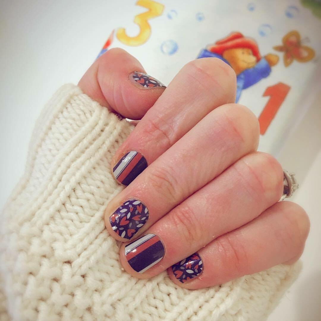 CSeeley's tweet photo. This has got to be one of my favourite mixed manis! 

~'Staycation' 💙💙💙

https://t.co/9ppUF7xAlw https://t.co/dNnQPbpAlw