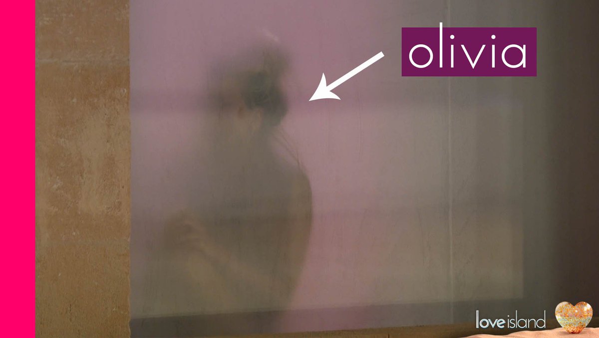 Can you spot #LoveIsland's Queen of Camouflage? Secretly listening in without anybody noticing? 👏 😎🌴