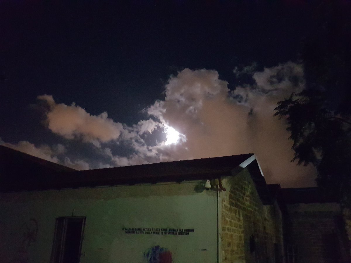 FrancescoPeace's tweet photo. #solelunafestival #cantiericulturalipalermo riflessioni e visioni di una notte di giugno e https://t.co/KlxokFhIBM