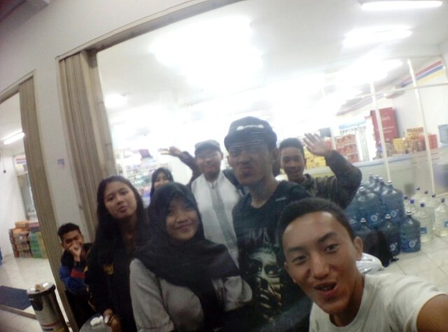 JihadTSaputra's tweet photo. Ngumpul atau gila bareng sahabat itu ga usah ditempat kusus atau mahal, yg menting gimana cara kita melewatkannya https://t.co/cxmdRAsNmS