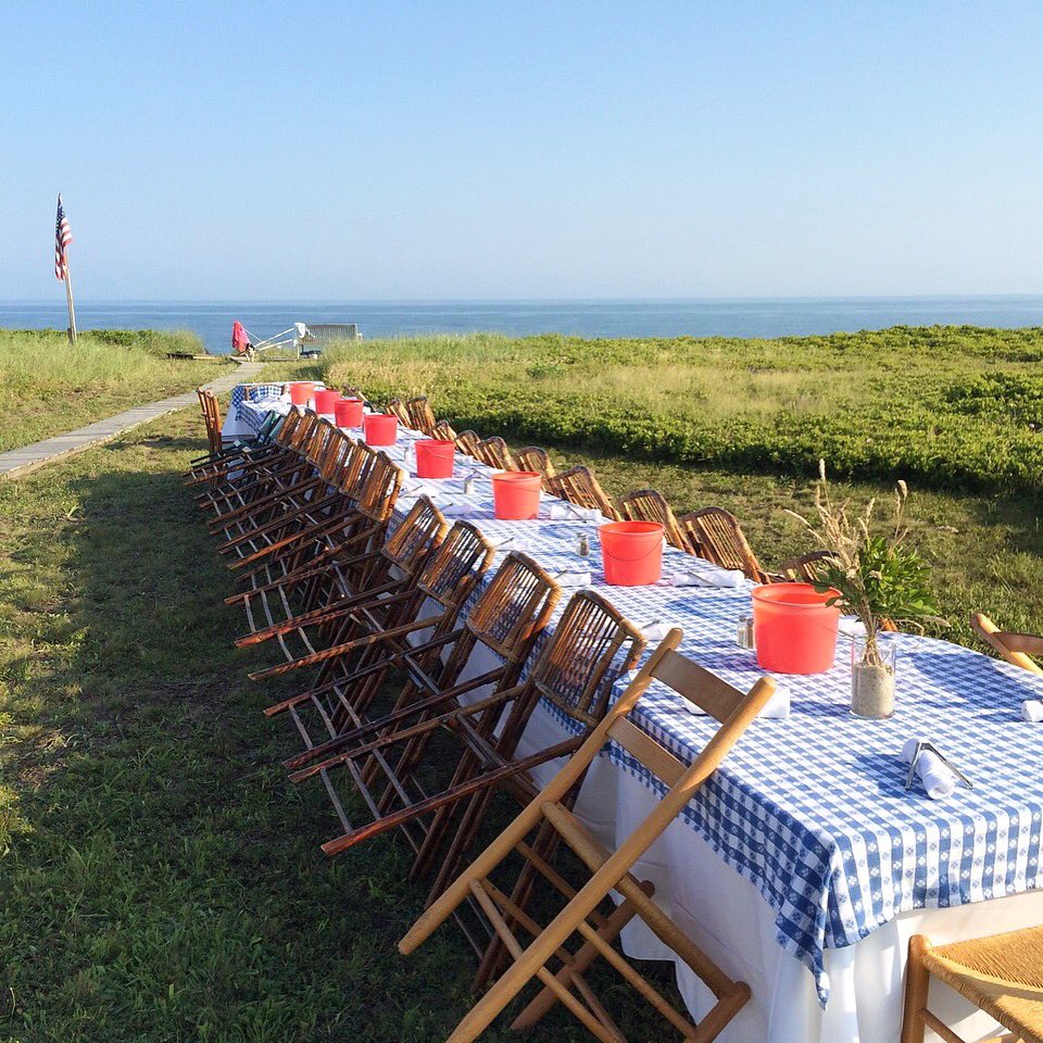 bmeyerack's tweet image. Happy summer, #Nantucket! Dinner with friends by the beach is my #NantucketSummer in a nutshell. What's yours!?
