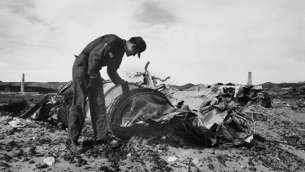 Witnify's tweet photo. #DisasterControl Airmen discuss Hydrogen Bomb sickness #NYT https://t.co/cQwjuubtqk https://t.co/xMiqi6Wzvv