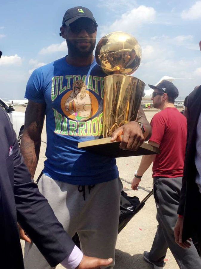 WORLDSTAR's tweet photo. Lebron is wearing a Kermit the Frog sipping tea hat and a shirt that says "Ultimate Warrior." Straight savage https://t.co/WcwPkyKvKe