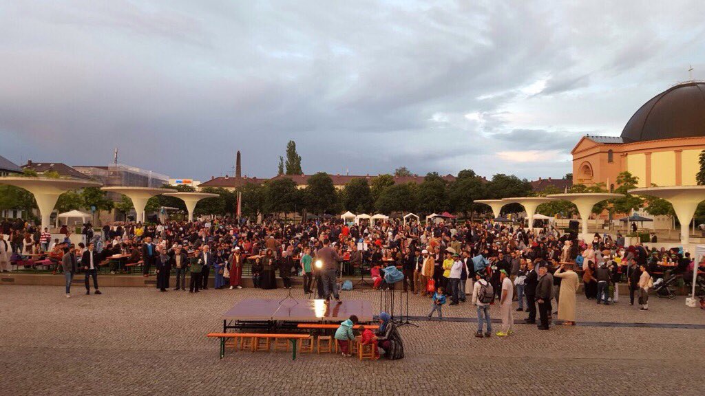 Das Open-Air Iftar unserer Gemeinde in Darmstadt. #vmfev #Weltfluechtlingstag #WorldRefugeeDay