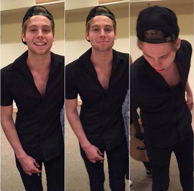 5SOS_Daily's tweet image. i'm gonna leave this here 
#VeranoMTV2016 5 Seconds of Summer