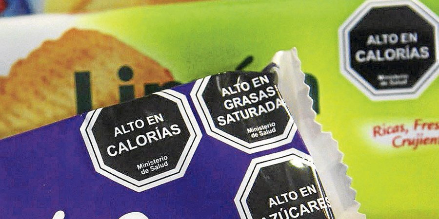 latercera's tweet photo. Minsal llama a preferir productos con menor cantidad de alertas https://t.co/AJKrY0tMIH https://t.co/zeG9mZmMY2