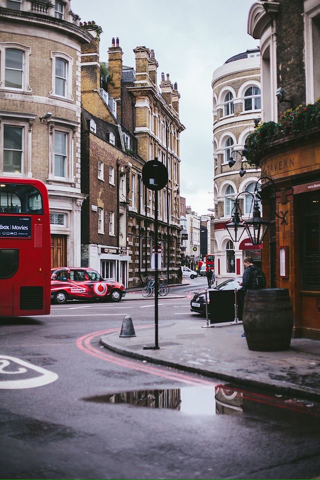 travel_vibes4's tweet photo. London ❤️😻 #travel #London #traveljunkie #traveldiaries #England #bigben #travelvives #chilldate #TrafalgarSquare https://t.co/ew1YTFKoF6