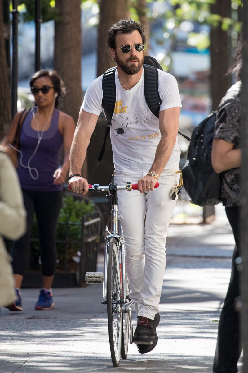 GQMagazine's tweet photo. How to wear all-white this summer, the not-so-preppy way
https://t.co/sLcVw3a1u6 https://t.co/UXh1rIO3Qp