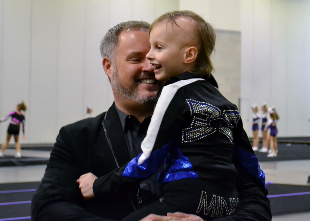 gabbycomeau's tweet photo. You're finally at peace.. We love you. #PeaceForAva #AvasArmy #brAVA https://t.co/iQJlBW1huu