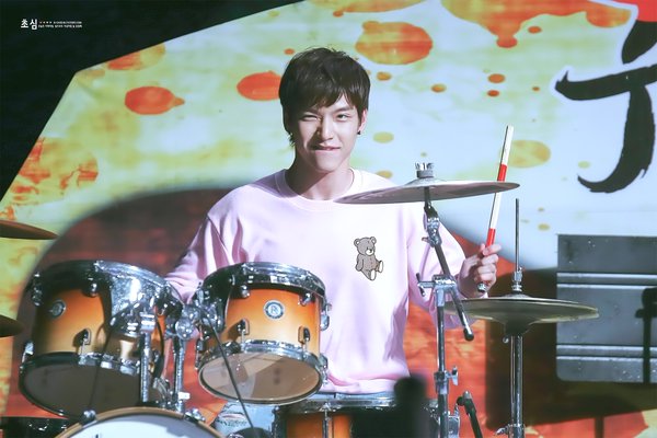 NFlyingBR's tweet image. [FOTOS] 05/05/16
#NFlying @ Paleolithic Festival

cr. nas imagens | @nflyingbr