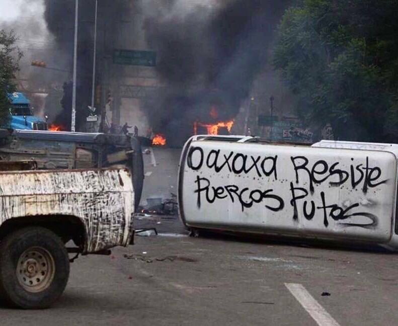 MolotovBanda's tweet photo. Podrás estar de acuerdo o no con los maestros pero son civiles y son mexicanos #oaxacaresiste https://t.co/kfU2WvVn53