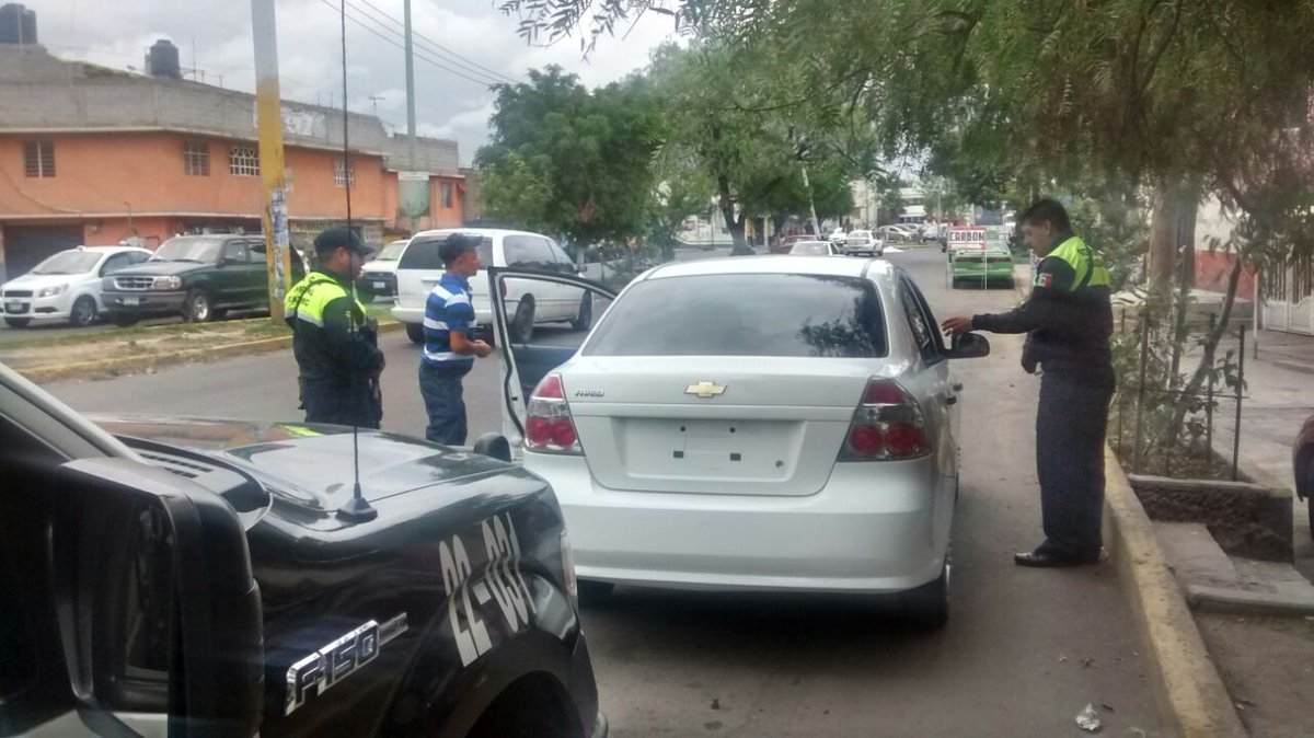DSPyTEcatepec's tweet photo. Se implementan acciones operativas en diferentes zonas de #Ecatepec para inhibir la comisión de delitos. #MandoÚnico https://t.co/YVBXEVDtq2