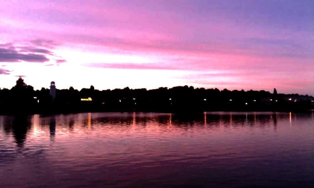 roxyrox1984's tweet photo. ❤️#preston #preston docks # photography.  # age 9 roman  # purple-sky # prestonbynight #photo #prestonblog https://t.co/t00Bsbw9Iv