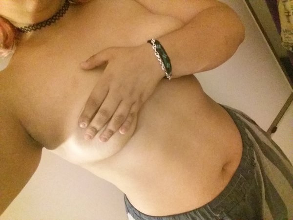 WikiLibres's tweet photo. TW SEMIDESNUDO:
"No por tener mas o menos pecho voy a ser más o menos mujer"
Aportación anónima. https://t.co/x3hLe7NcSa