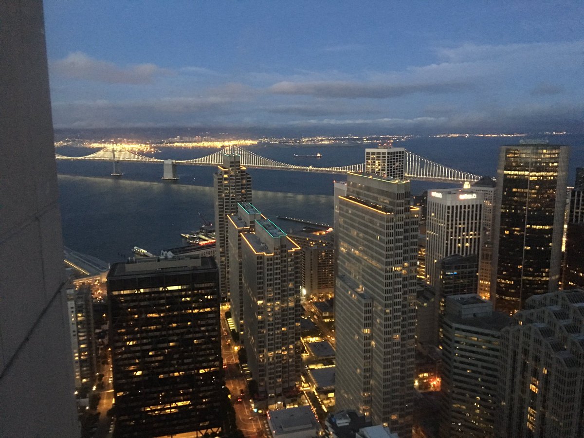 kaiomcb's tweet photo. Amazing view over the Financial District in San Francisco from the Transamerica Pyramide #SFO #travel #people https://t.co/Cdus2QKI5W