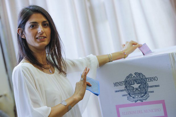 ケーゴ Pa Twitter イタリアの首都 ローマの新市長となるビルジニア ラッジ氏 37歳 弁護士出身 ラジオ番組のディレクターと結婚し子供をもうける 現在は離婚の危機であると 選挙中に自身で認めている 朝から癒されるな 美人すぎる政治家だ