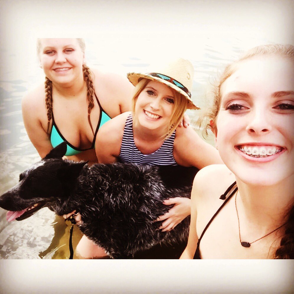 AmandaKay0's tweet photo. Lake day! 👙☀️💜 @alisen__marie @dusti_robinson https://t.co/UX9FY1QdFd