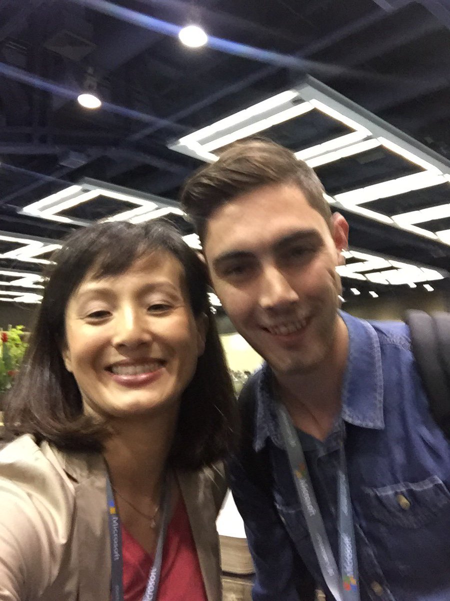 BettyJunod's tweet photo. #dockervideo winner @tomverelst - enjoy @DockerCon #dockerselfie https://t.co/QXxlN2lass