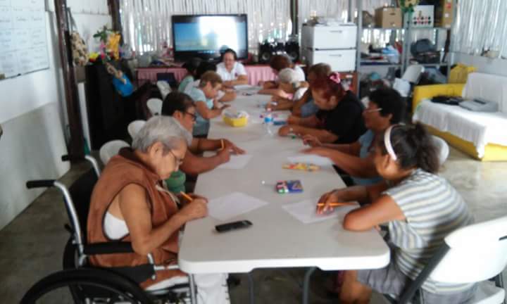 PCTulum's tweet photo. Impartimos taller #PlanFamiliarDePC a los adultos mayores del @DIFTulum #PrevenirEsVivir @DavidBalam @EvaPootDeBalam https://t.co/CUapzE62ay