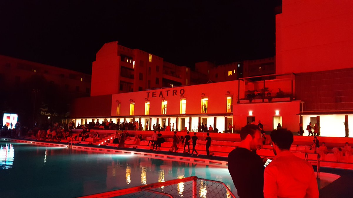 LaMilano_it's tweet photo. #piscinacaimi #milano #night https://t.co/mNpmDGUZop