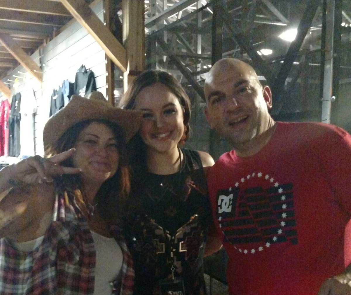 pinball_aaron's tweet photo. @hayleyorrantia @BradPaisley Thanks again you two for the awesome Laughlin show! Continued success to both of you!! https://t.co/eaigrR0tbn