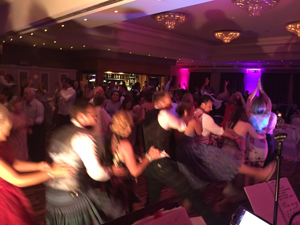 midnight_sounds's tweet photo. A fantastic night for a brilliant #Irish &amp; #Scottish crowd at Fiona &amp; Chris' #wedding https://t.co/M109e5yzxd https://t.co/PucS4E6qcO
