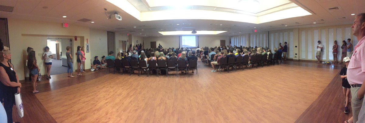 ECU_DOSE's tweet photo. Amazing crowd of 200+ for #ECUOrientation 3. Thanks for the great support #ECU20! #GoGreekECU https://t.co/VB8FpjzNJw