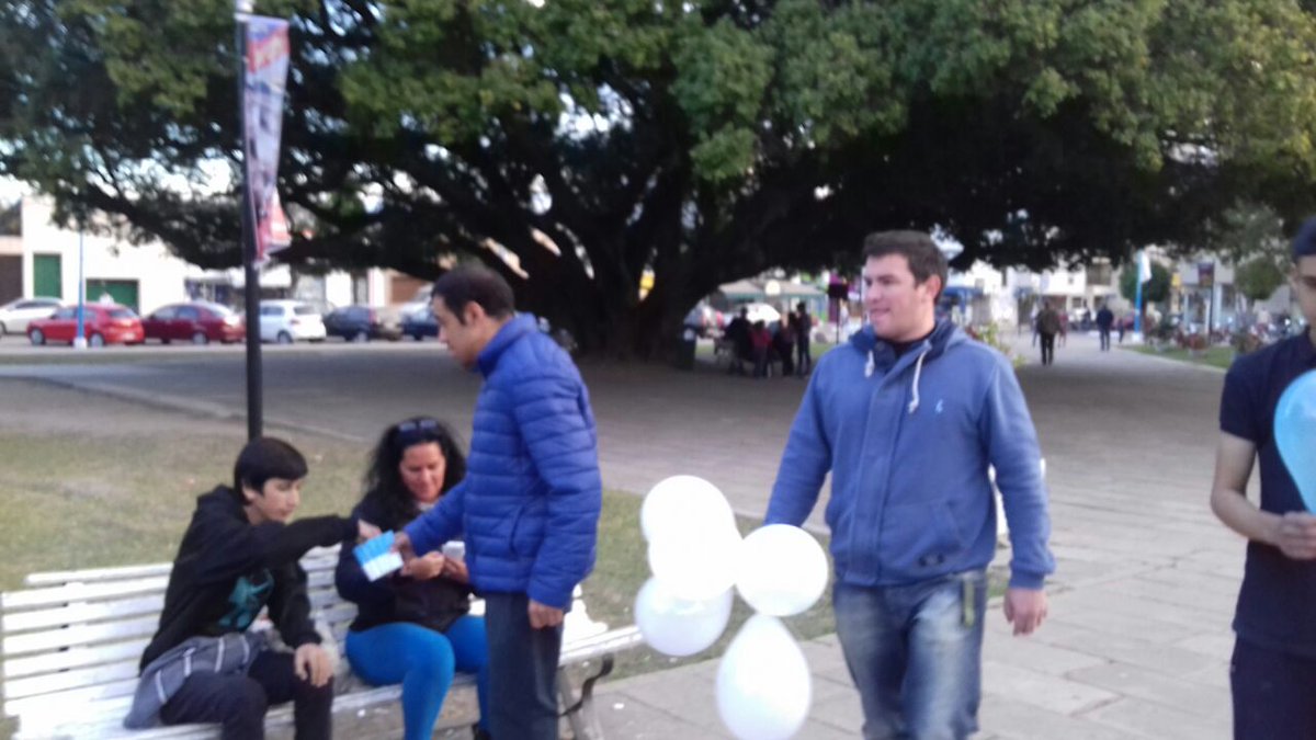 jprocorrientes's tweet photo. Los equipos de #JProGoya hoy estuvieron con los vecinos en el #DiaDeLaBandera @JProArg #JovenesProCorrientes #Nea https://t.co/j9m62198CS