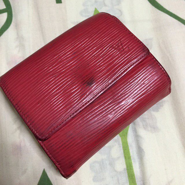 Ayane_este's tweet photo. ルイヴィトン 財布 折財布 グッチ 好き(￥4,500)がフリマアプリ フリルで販売中♪ #fril #フリマ https://t.co/gJouJocpRX https://t.co/E525rVkrYx
