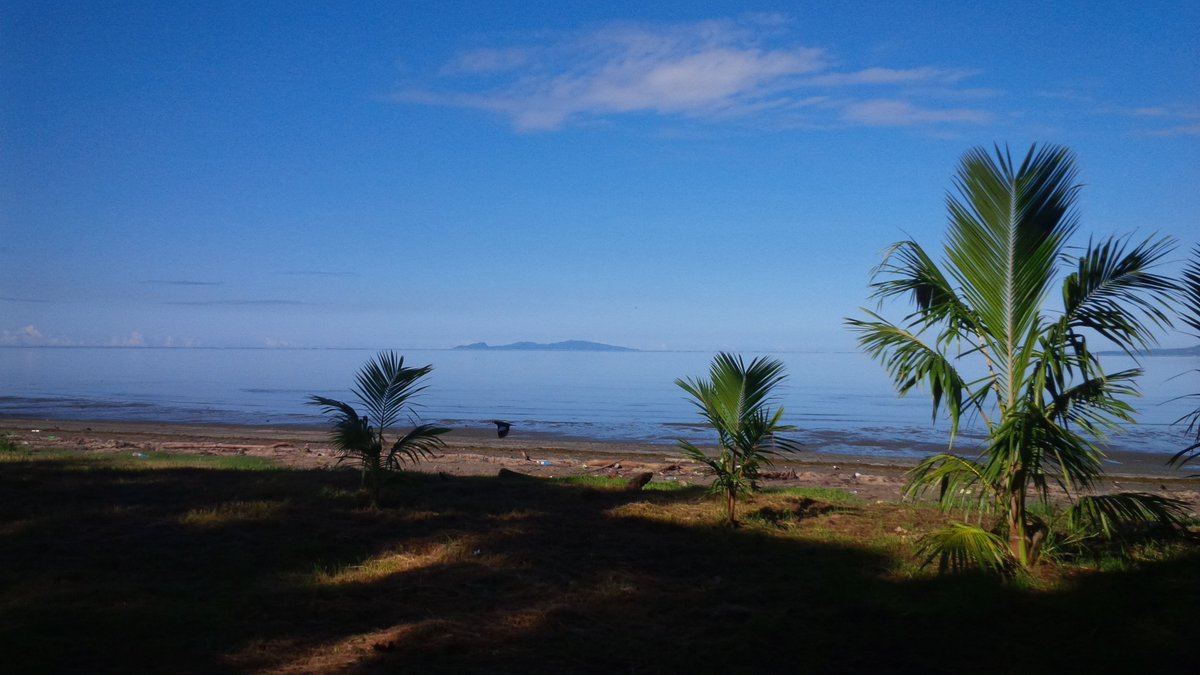 RatuCola's tweet image. It is views like this that makes me grateful I am from Fiji.   View of Beqa Island from Suva  &amp;lt;3 #Fiji #Suva #Beqa