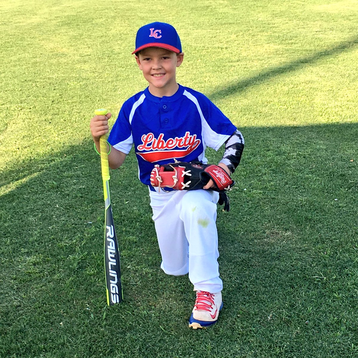 brittmobley's tweet photo. Just another night❤️⚾️ #boymom #baseball https://t.co/6l1CGiIPor