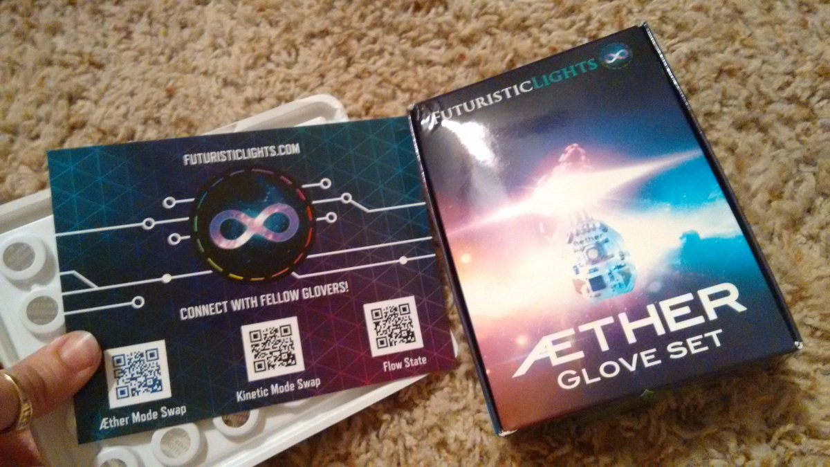 1daywzyesterday's tweet photo. My new gloves came in!! #futuristiclights #glowgloves @Panda_Zane & Christi thanks for pitching in :D love y'allπ https://t.co/VpK4REn7k1