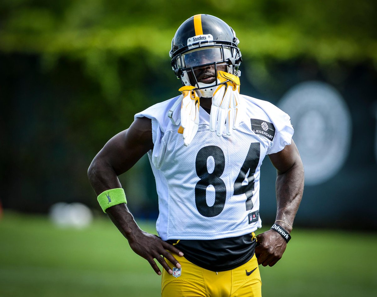 steelers's tweet photo. Early on some questioned @AntonioBrown84's work ethic, but he has proven them wrong.

📓 | https://t.co/rPglsqhNas https://t.co/fmXaXasG3j